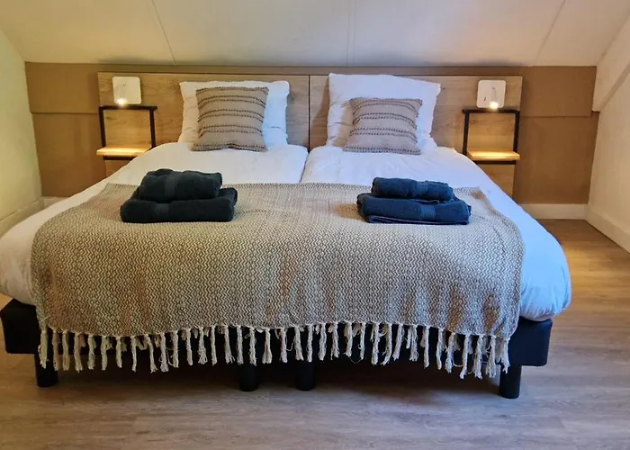 Holiday home Lakefront Gelderland Bbq & Tuin 6pers Ewijk