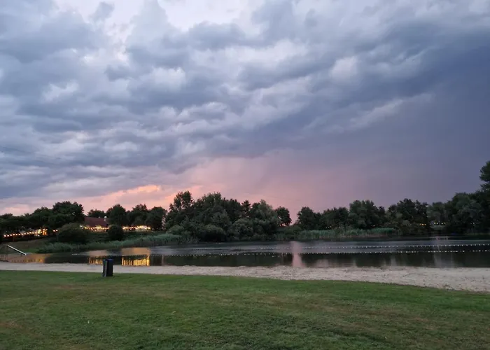 Lakefront Gelderland Bbq & Tuin 6pers Holiday home Ewijk