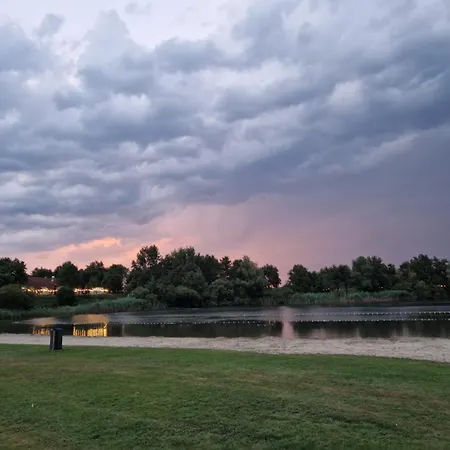 Lakefront Gelderland Bbq & Tuin 6pers Tatil Evi Ewijk